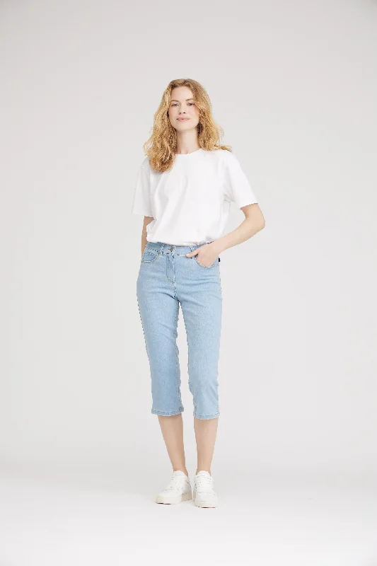 Charlotte Regular Capri Medium Length - Light Blue Denim